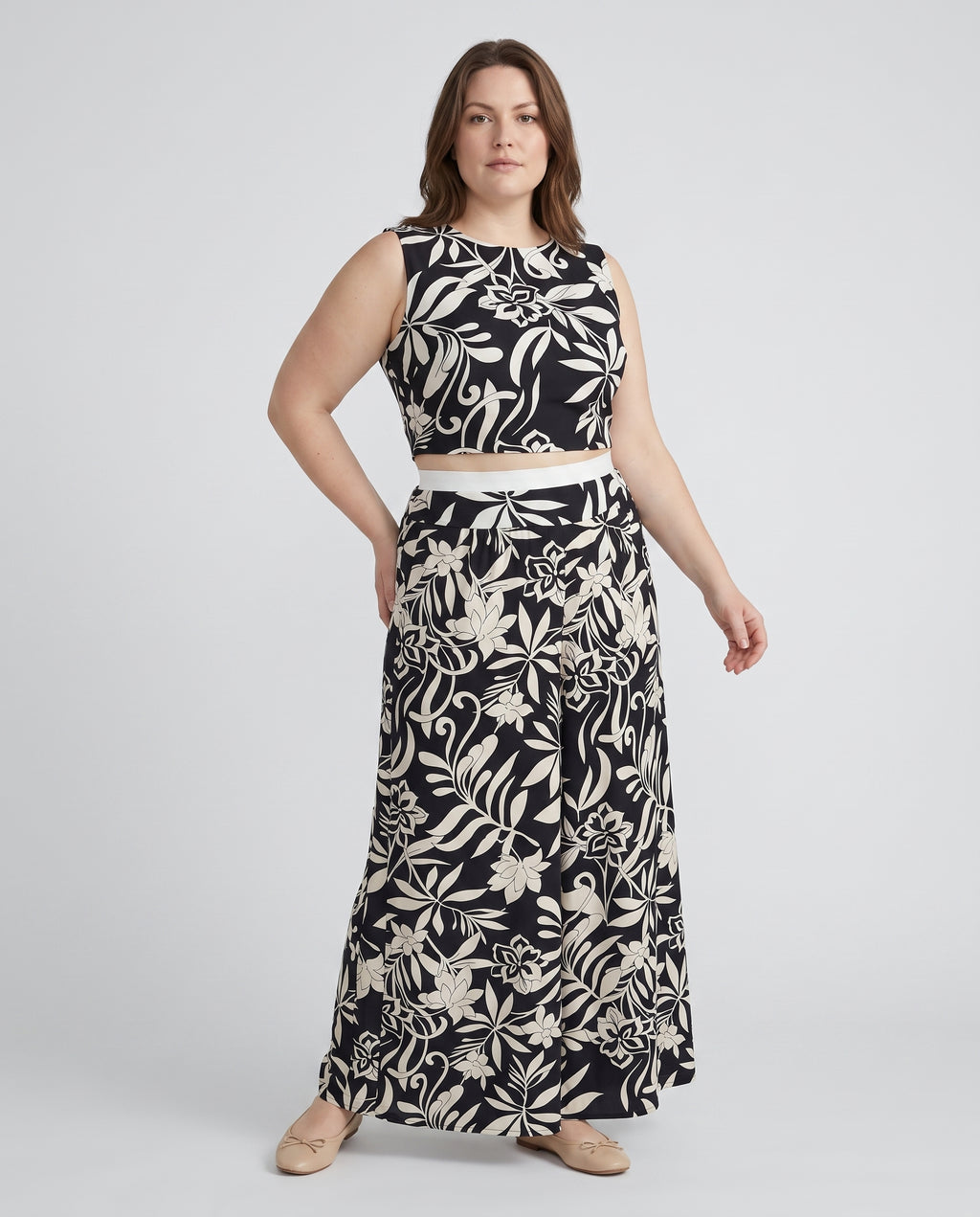 Plus Size Σετ 2 Τεμαχίων με Crop Top & Μάξι Παντελόνα σε Ασπρόμαυρο Floral Print