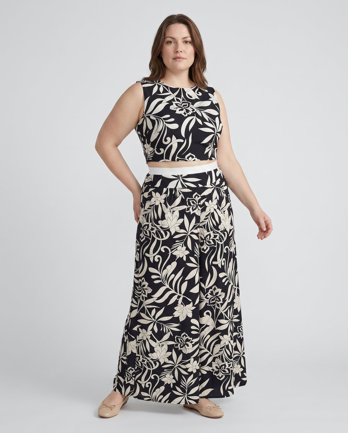 Plus Size Σετ 2 Τεμαχίων με Crop Top & Μάξι Παντελόνα σε Ασπρόμαυρο Floral Print