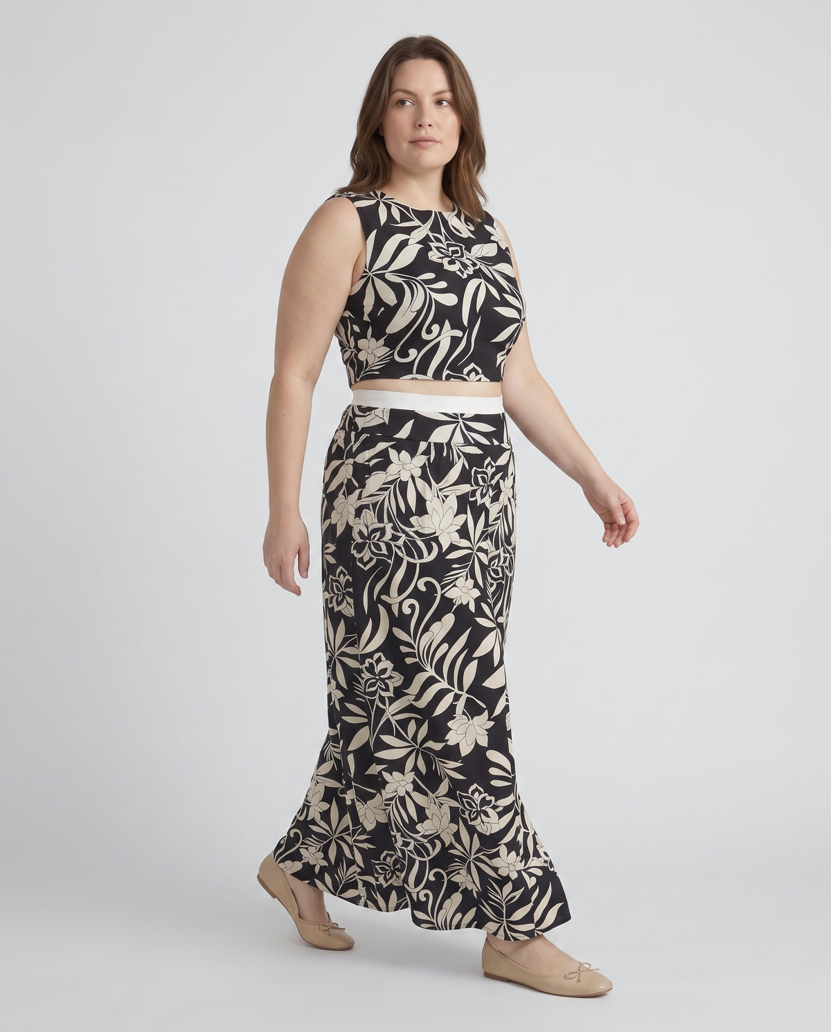 Plus Size Σετ 2 Τεμαχίων με Crop Top & Μάξι Παντελόνα σε Ασπρόμαυρο Floral Print