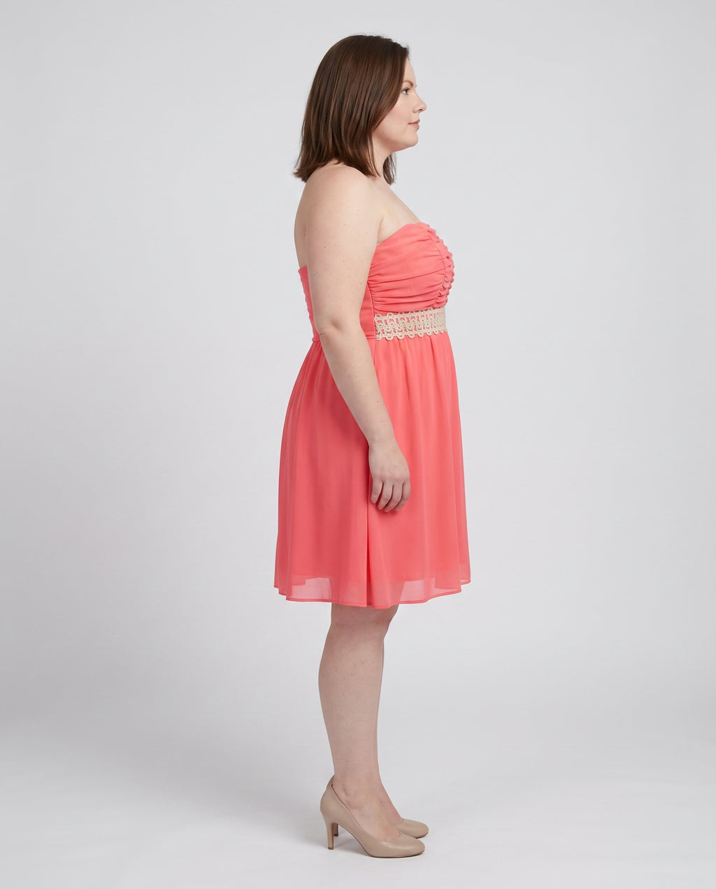 Plus Size Strapless Φόρεμα Maple Vertige σε Coral με Σούρες & Δαντελένια Μέση