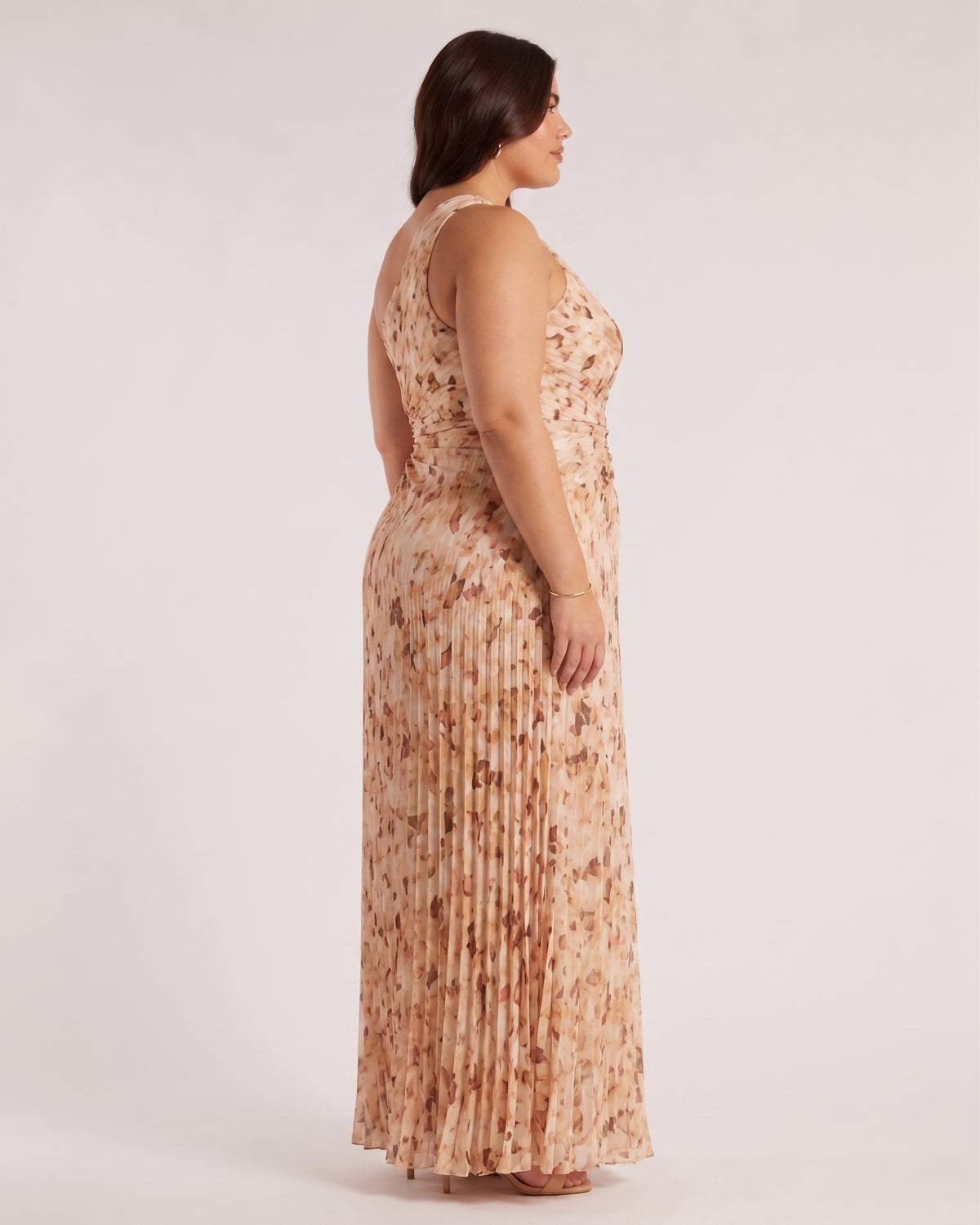 Plus Size Πλισέ Μάξι Φόρεμα One Shoulder με Cut-Out & Μπεζ Print