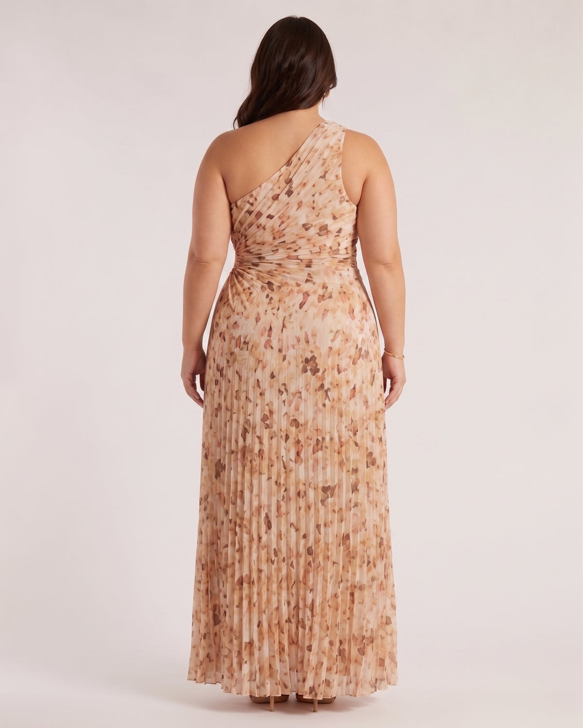 Plus Size Πλισέ Μάξι Φόρεμα One Shoulder με Cut-Out & Μπεζ Print