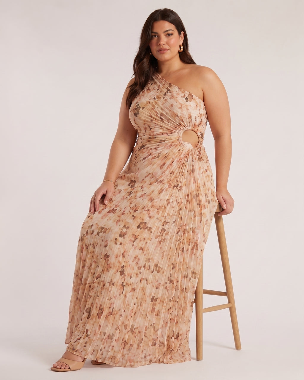 Plus Size Πλισέ Μάξι Φόρεμα One Shoulder με Cut-Out & Μπεζ Print