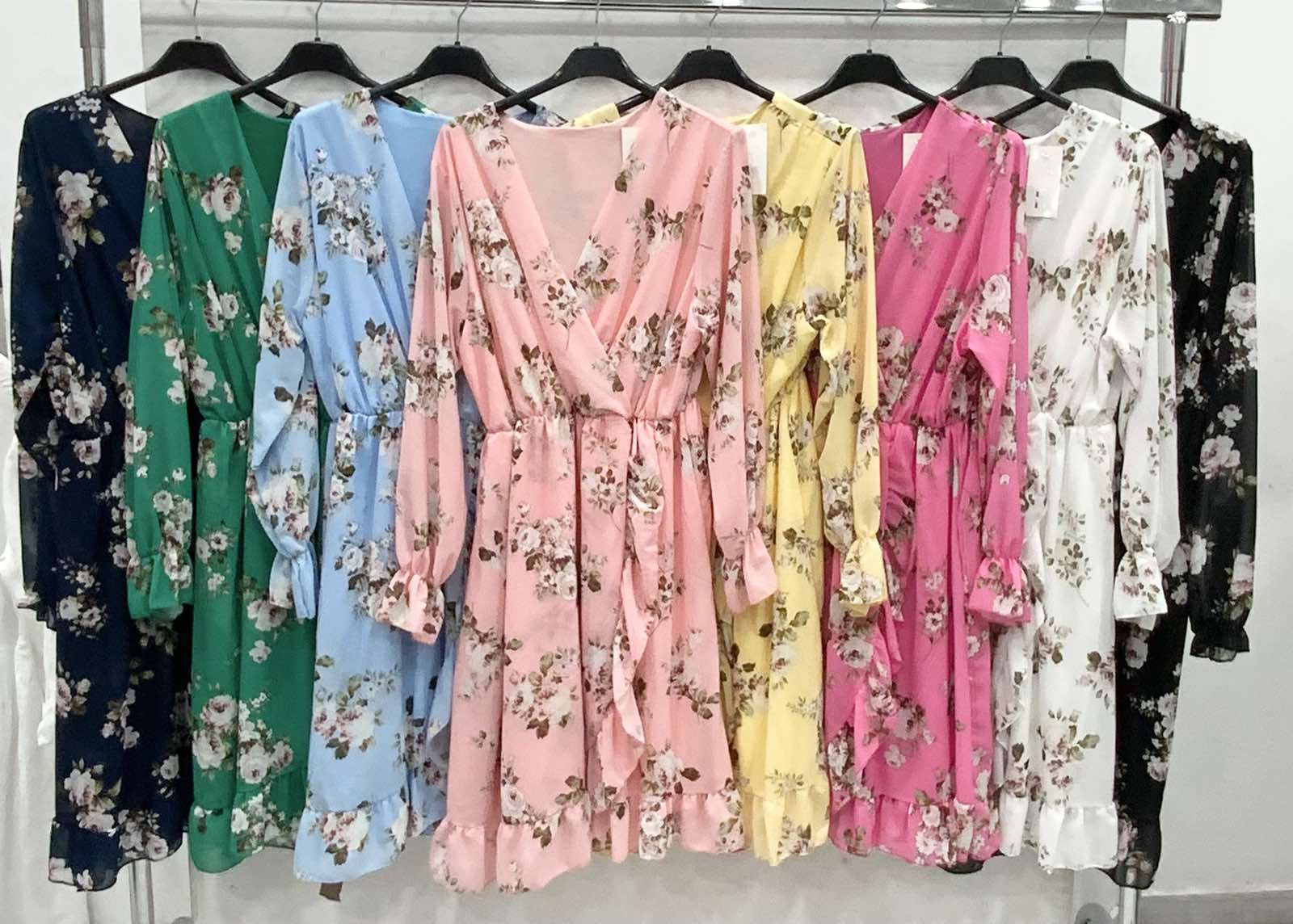 Floral Wrap Mini Dress – Ρομαντικό Κρουαζέ Φόρεμα με Βολάν & Λουλουδάτο Μοτίβο
