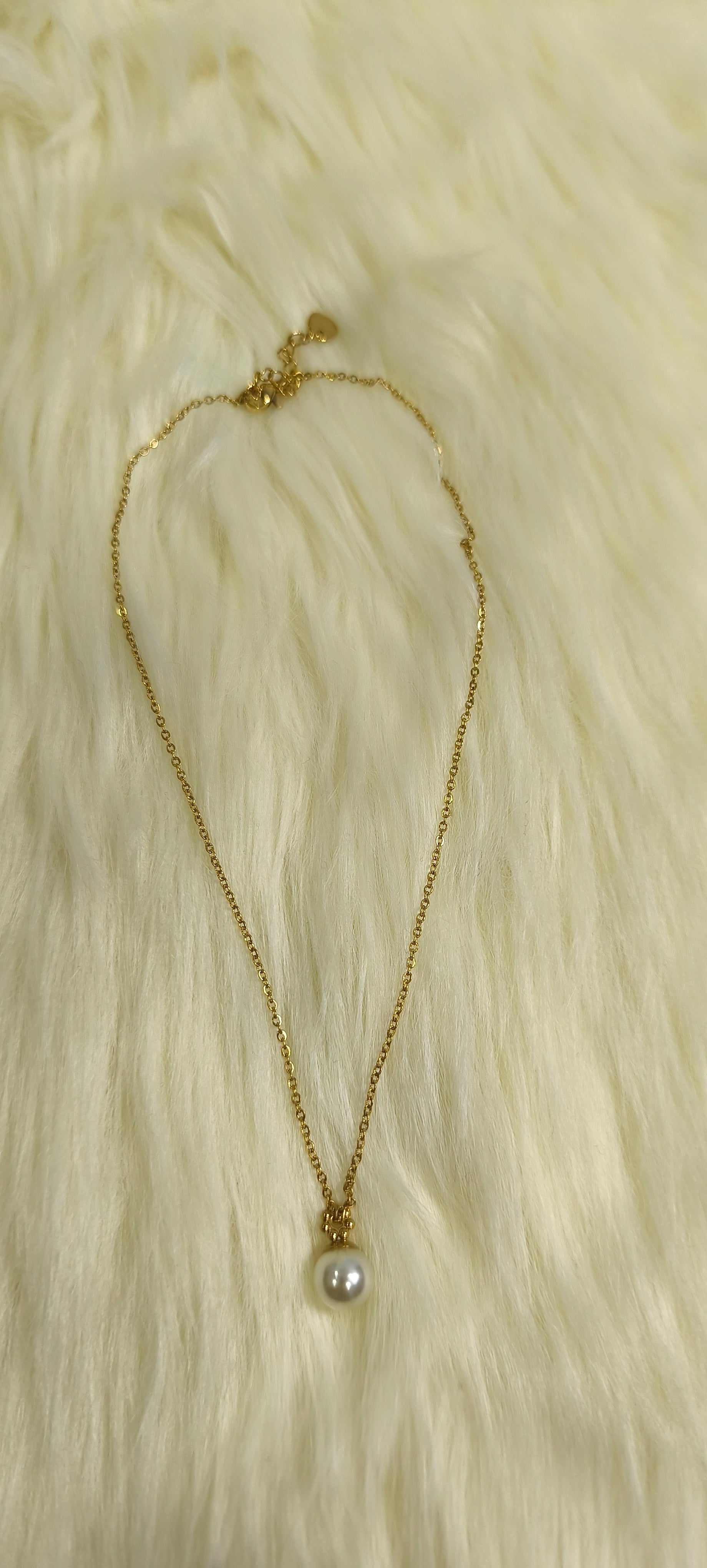 Ατσάλινο Γυναικείο Κολιέ Χρυσό με Πέρλα – Minimal Elegant