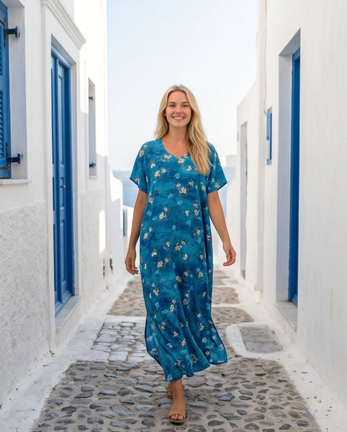 Plus size αέρινο μάξι καφτάνι με V λαιμόκοψη και μπλε μοτίβα